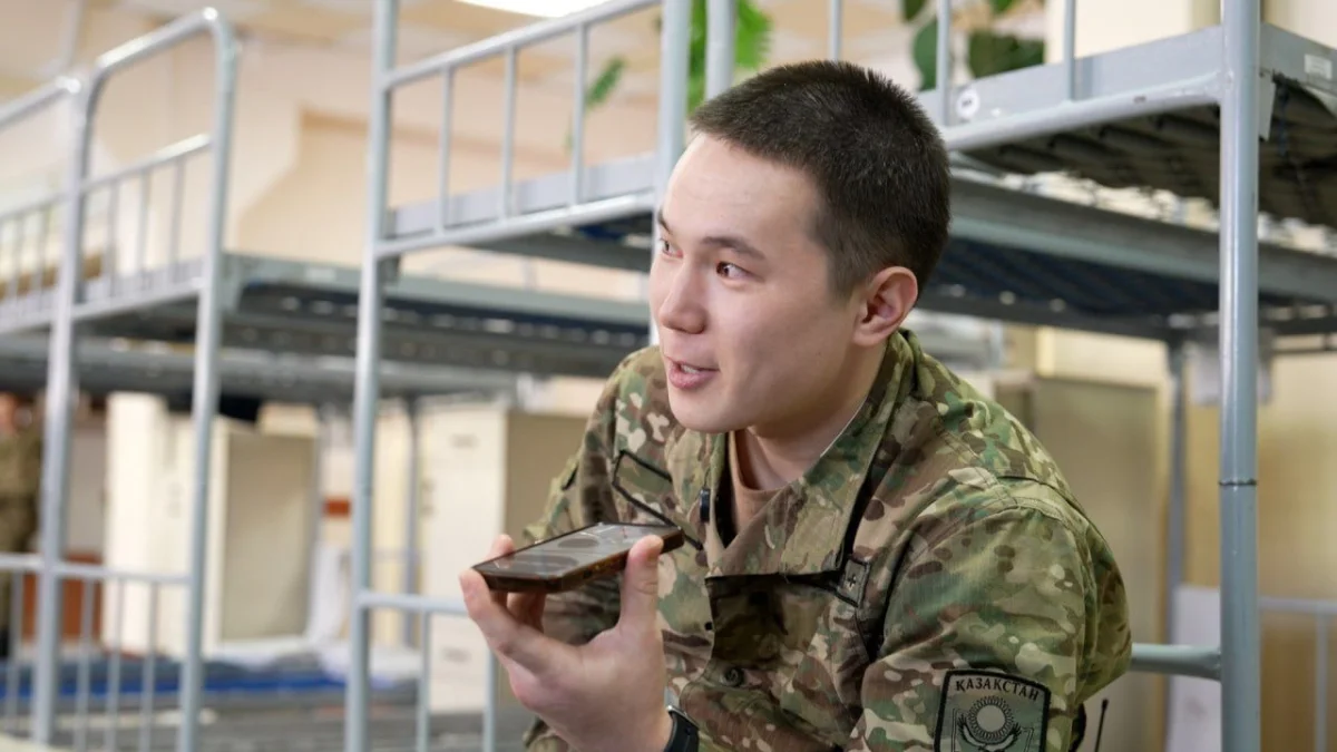 «Анашым, мен сізді жақсы көремін»: Сарбаздар аналарына жүрекжарды сөзін жеткізді