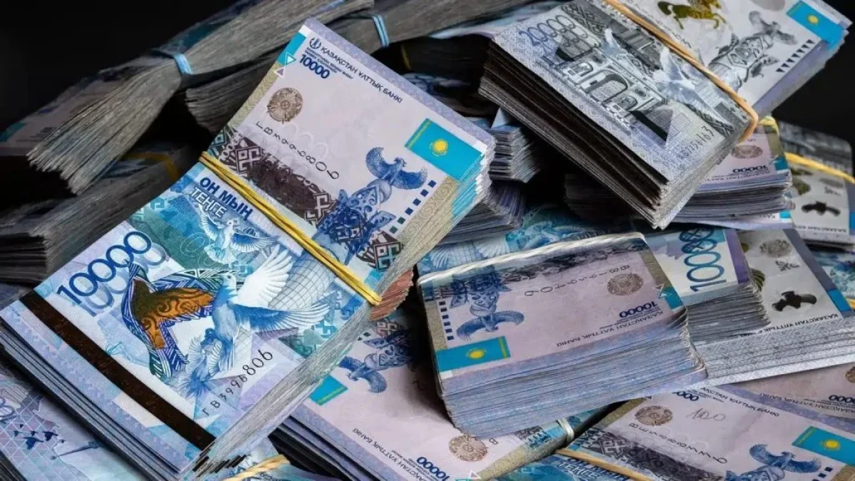 10 мың теңгелік ескі банкнот тағы 1 жыл қолданыста болады