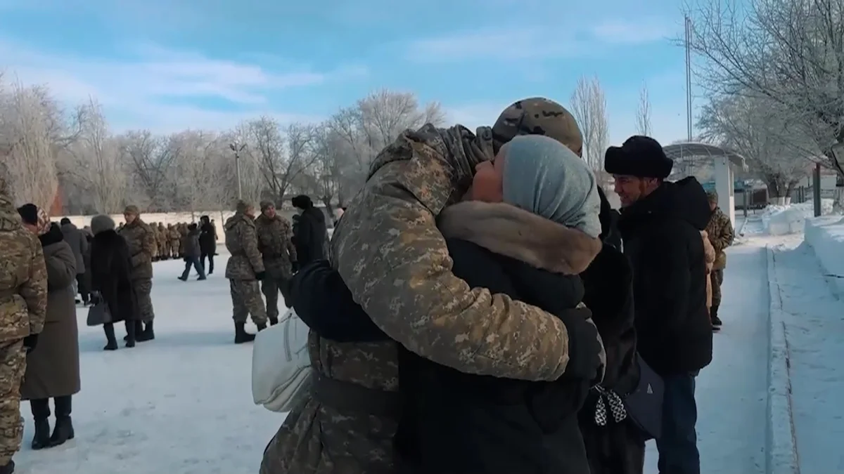 Отан қорғаушылар мереке алдында аналарын құттықтады