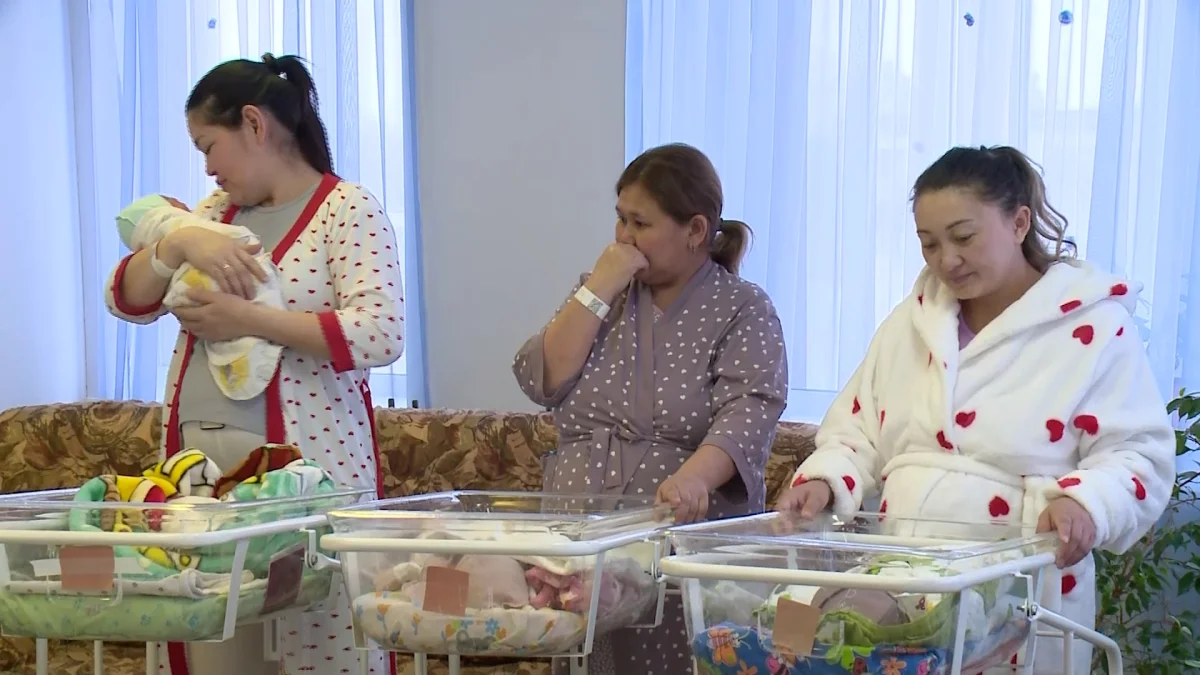 Павлодарда 11-ші баласын дүниеге әкелген анаға құрмет көрсетілді