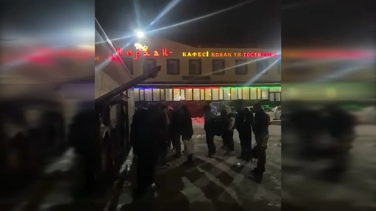 79 человек застряли на трассе в Актюбинской области из-за непогоды