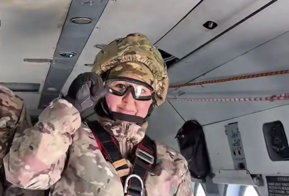 Казахстанка совершила более 1700 прыжков с парашютом