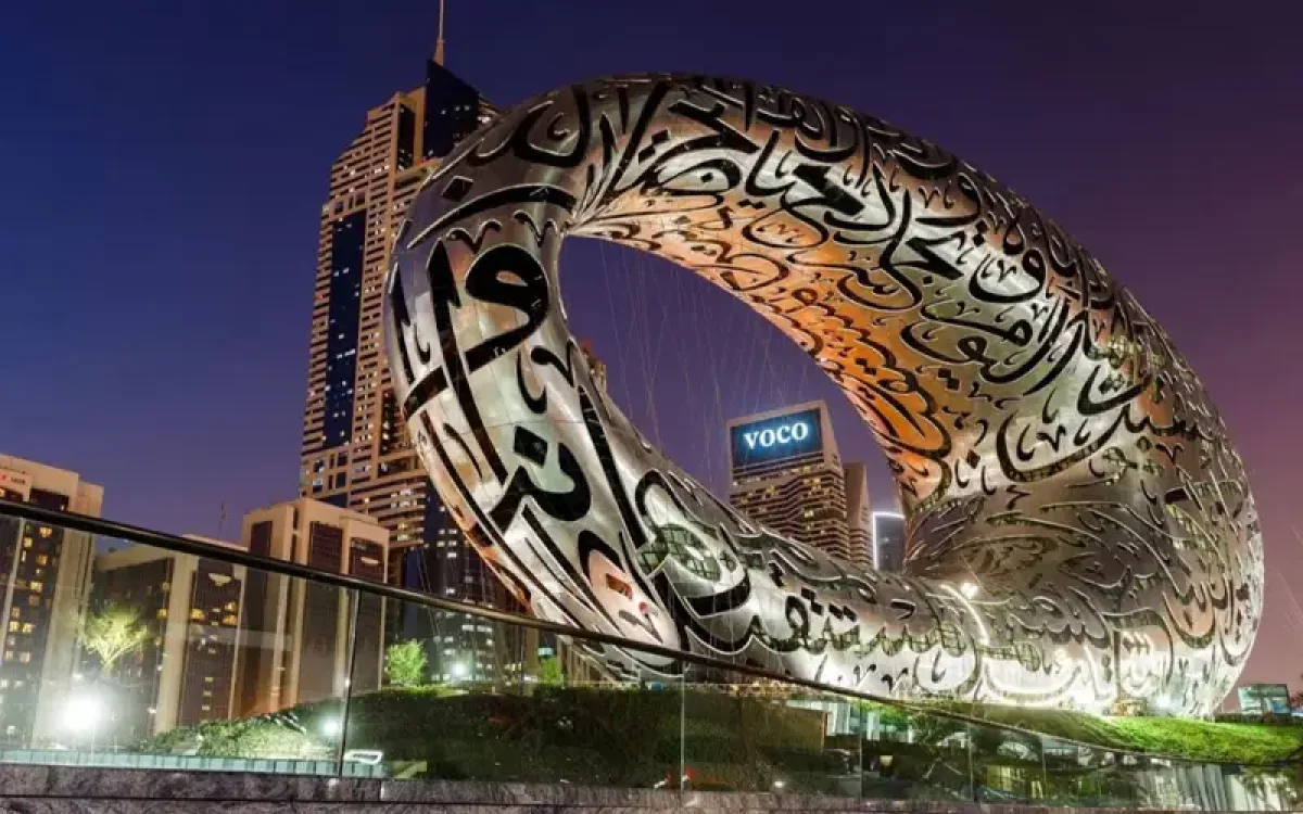 Дубайда дрон қалдықтары көлікке құлап, бір адам қаза тапты