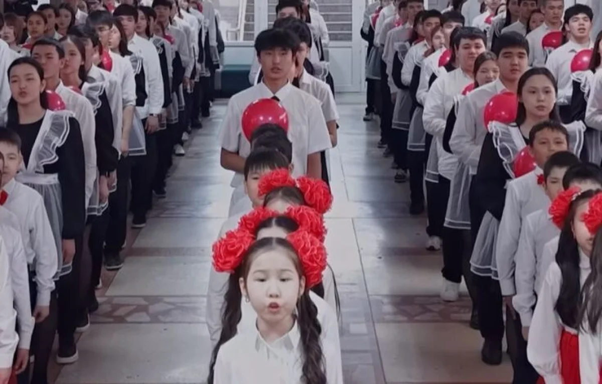 1500 оқушы «Ана» әнін бір мезетте орындады