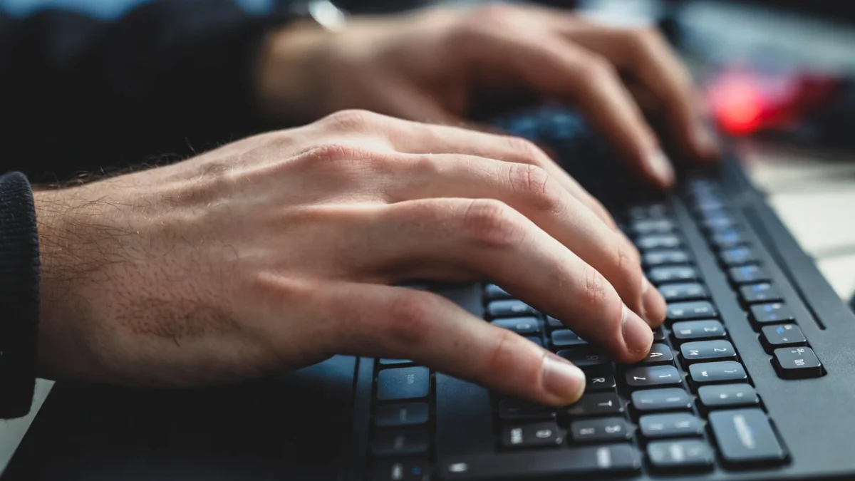 С 12 марта работодателей в Казахстане начнут штрафовать за ошибки в трудовых договорах