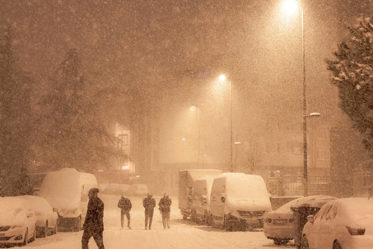 Қуатты циклон әсерінен ел аймақтарында жаңбыр мен қар жауады