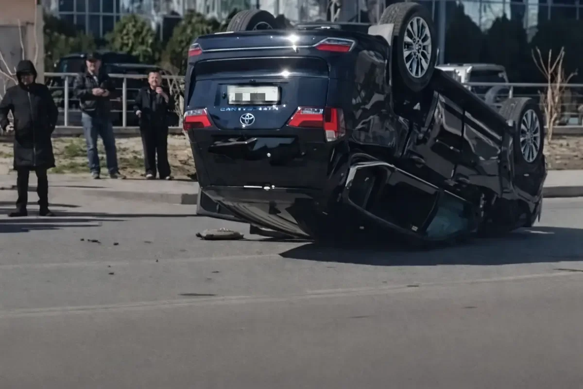 Житель Актау устроил ДТП с двумя Toyota Land Cruiser