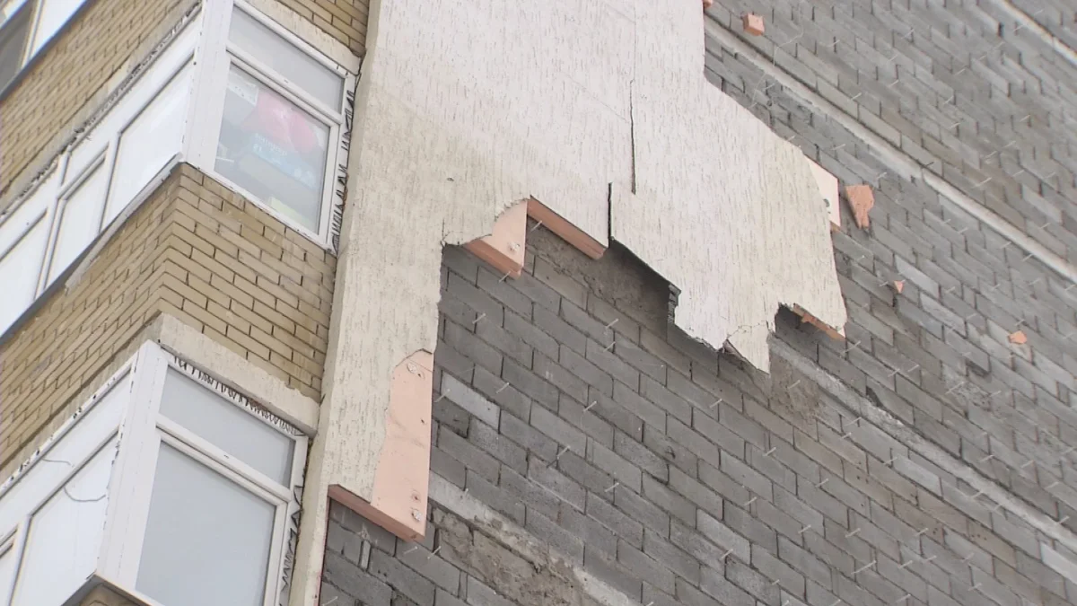 Елордада көпқабатты үйдің қабырғасы опырылды