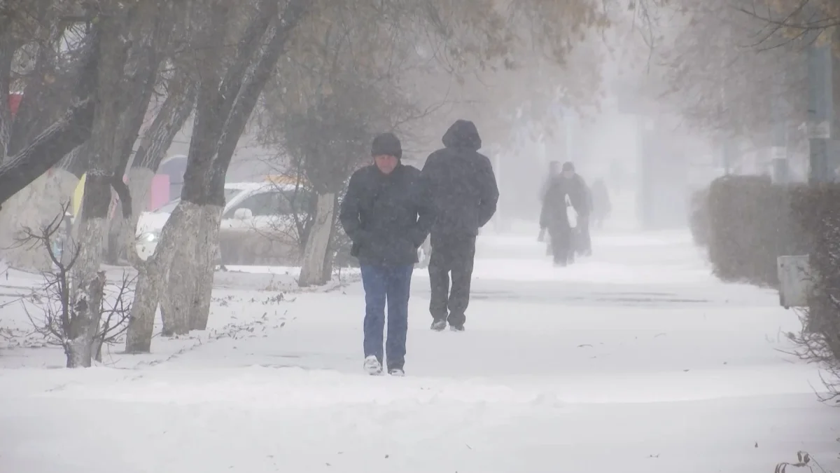 Свыше 2,5 тысяч абонентов остались без электричества в результате непогоды в СКО
