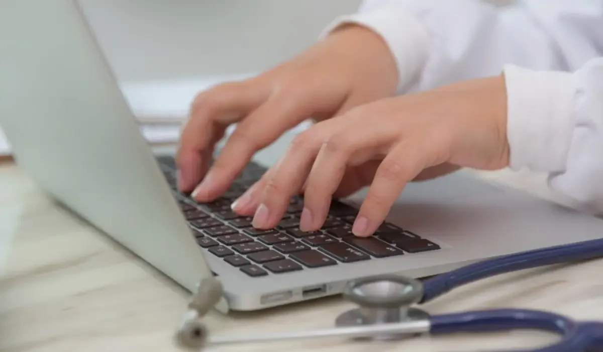 Енді үкімет дәрігерлердің жұмыс сапасын жасанды интеллект арқылы тексереді