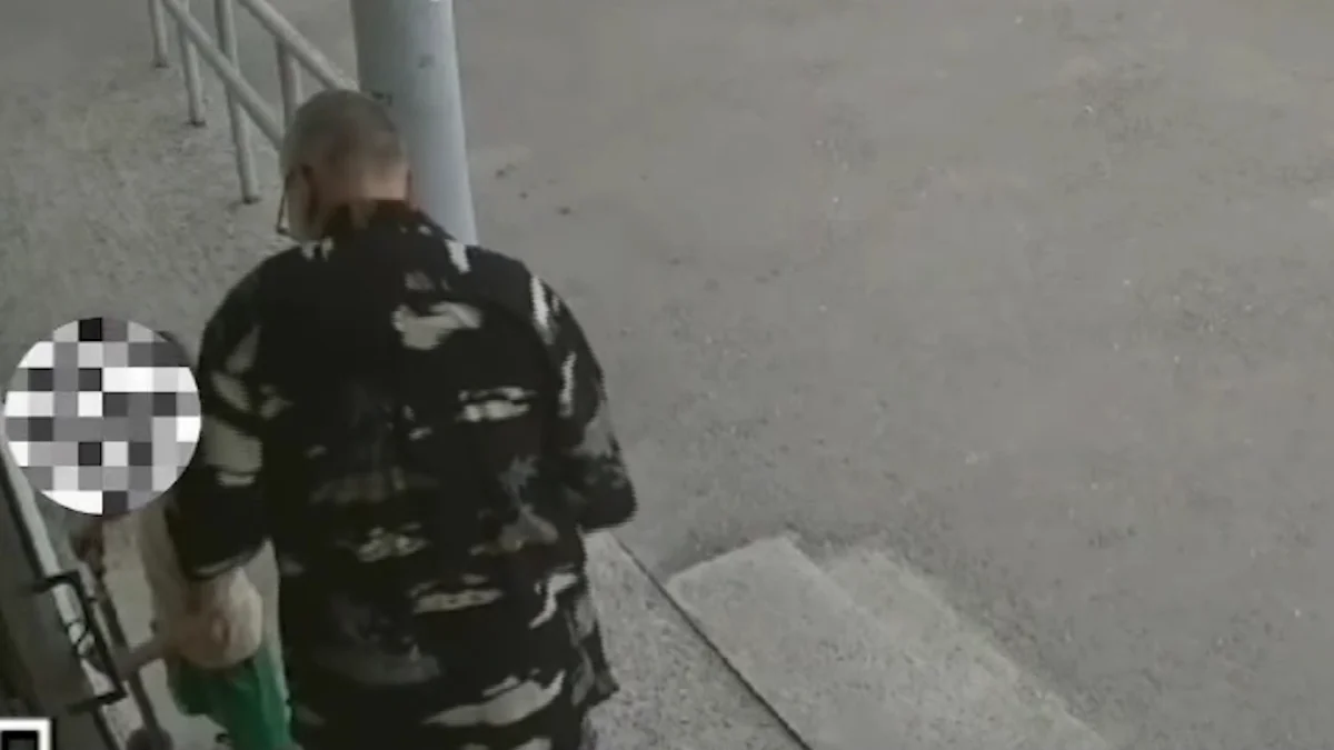 Павлодарда әкесі 8 жасар қызын үйден қуып жіберді