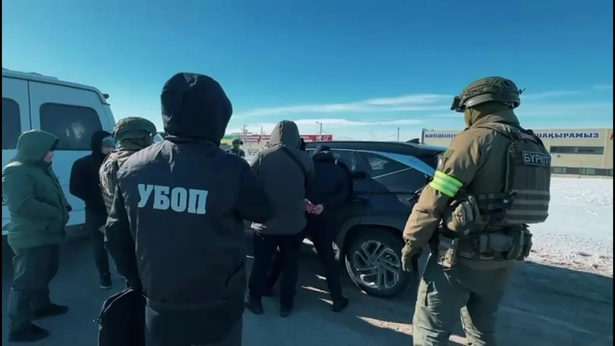 Оралда ағалы-інілі жігіттердің үйінен қару-жарақ табылды