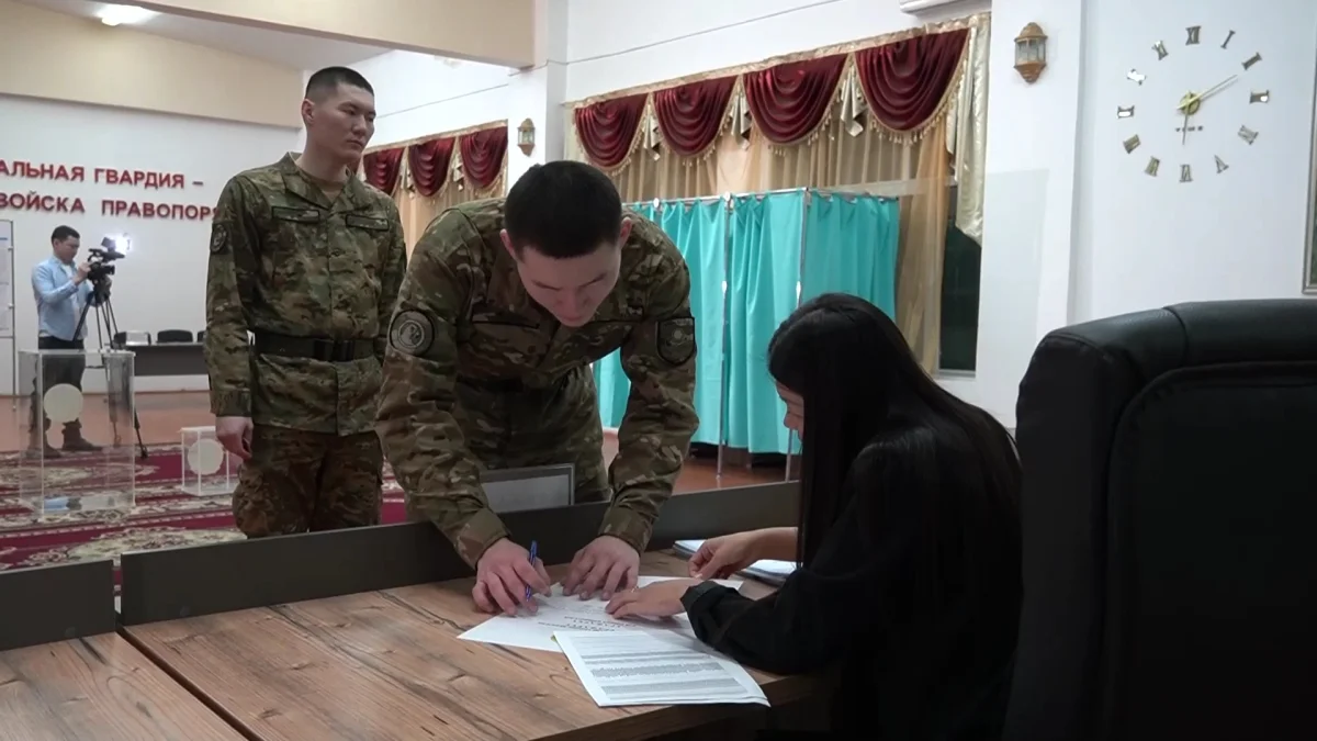 Оралдағы әскери бөлім сарбаздары дауыс берді