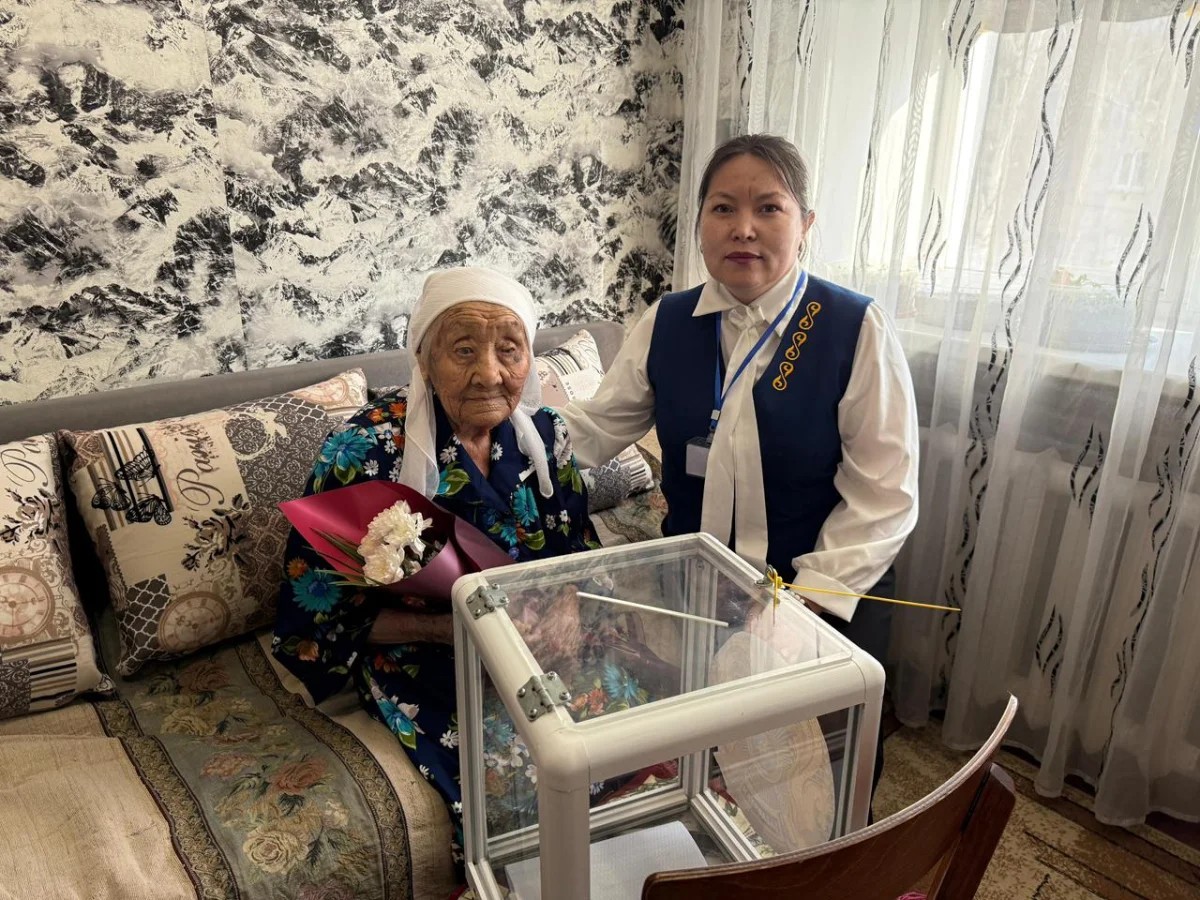 100-летняя труженица тыла проголосовала в районе Алтай
