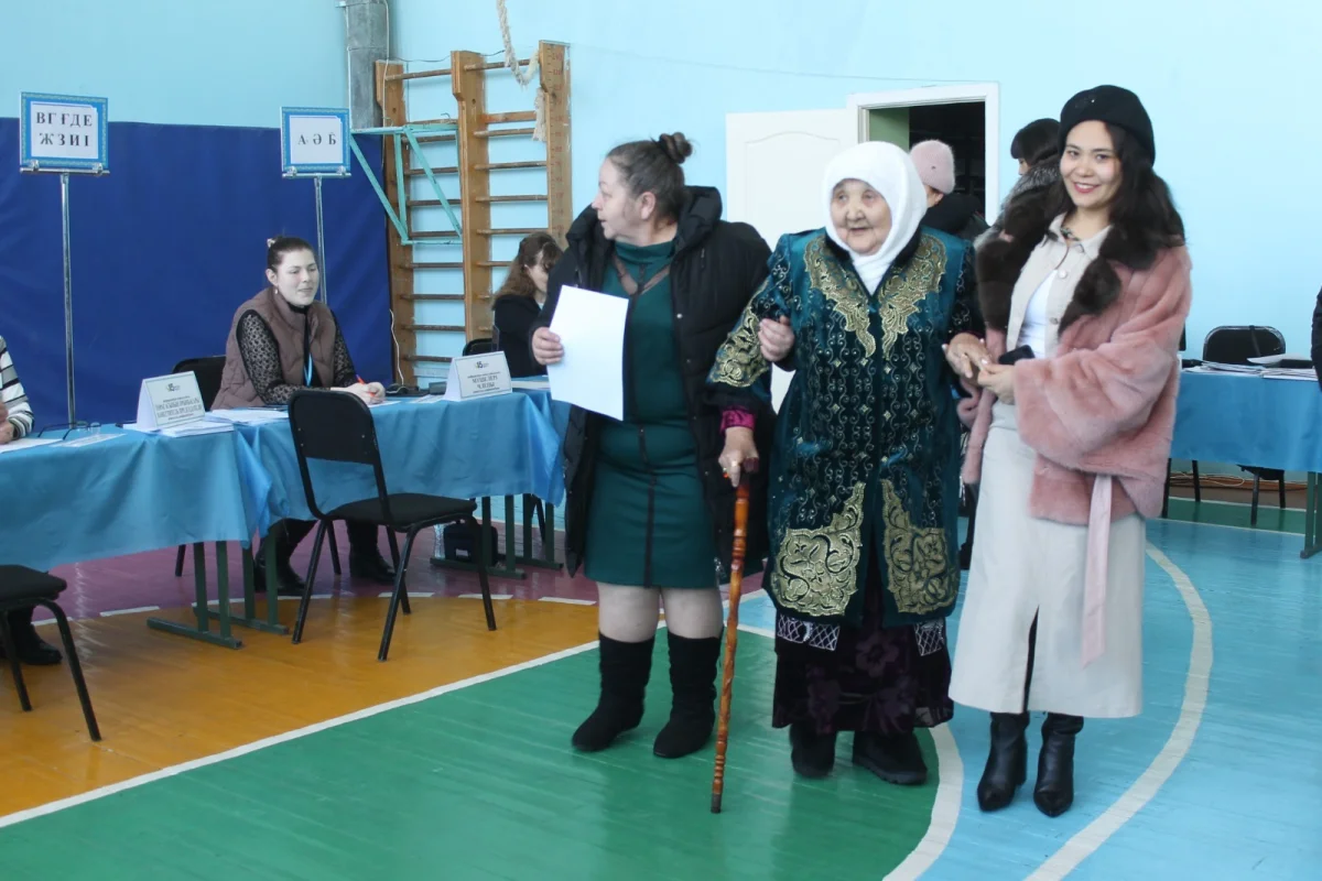 Три поколения семьи Алдамасовых пришли на референдум в СКО