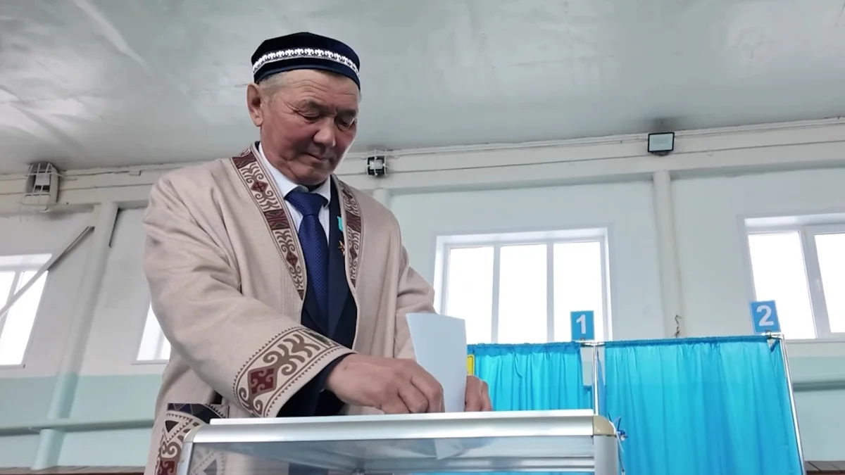 Герой труда Мурат Каражуманов проголосовал на Референдуме в СКО