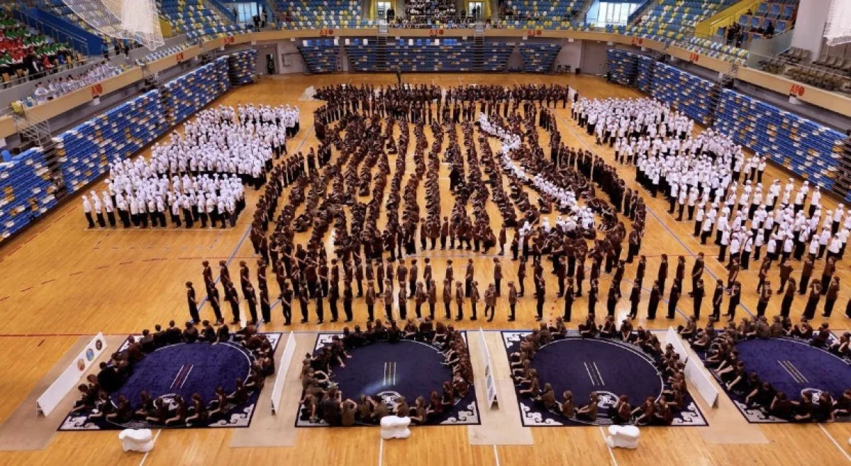 Рекорд в Астане: более 18 тысяч детей синхронно начали игру в асык