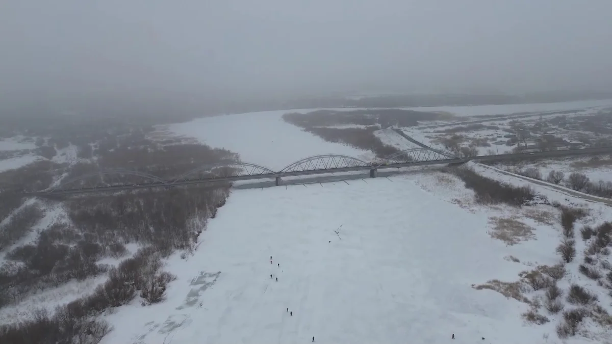 112 населенных пунктов в зоне риска: лёд взрывают на реках в СКО