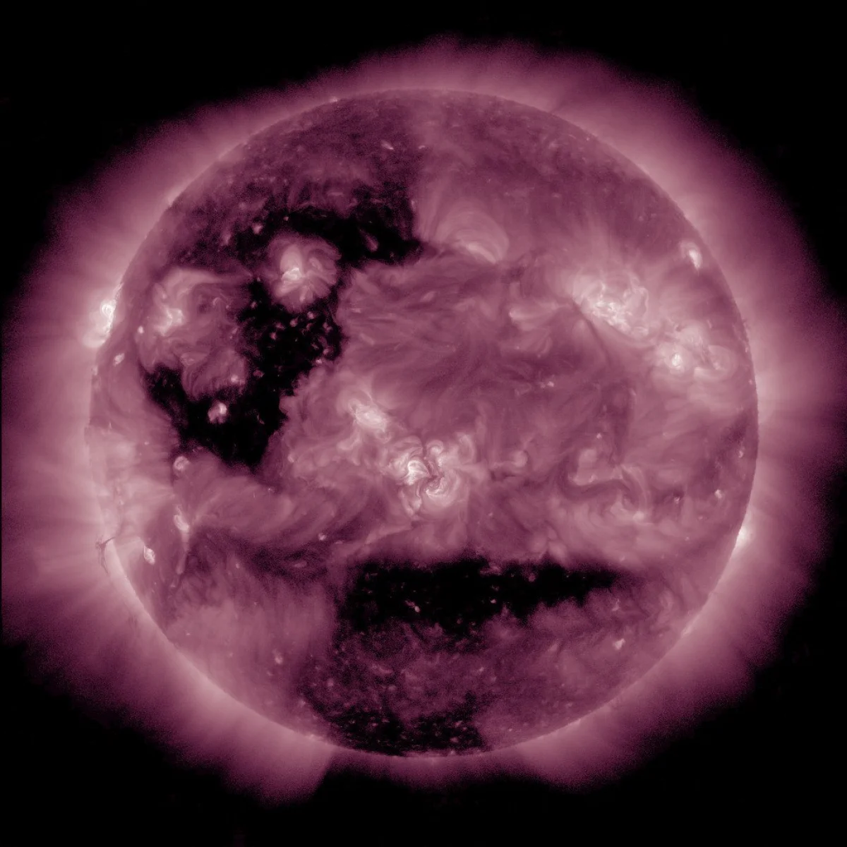 Самая сильная магнитная буря за 2 месяца ожидается к ночи