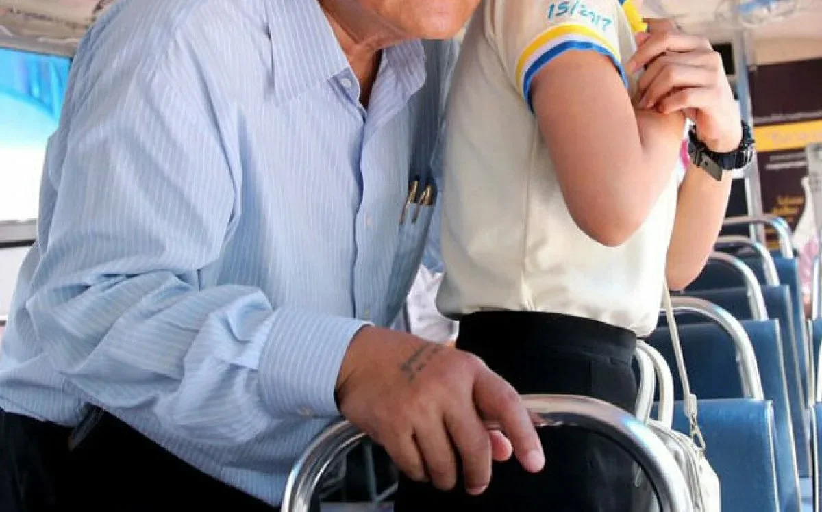 Мужчина приставал к девочкам в автобусе в Усть-Каменогорске