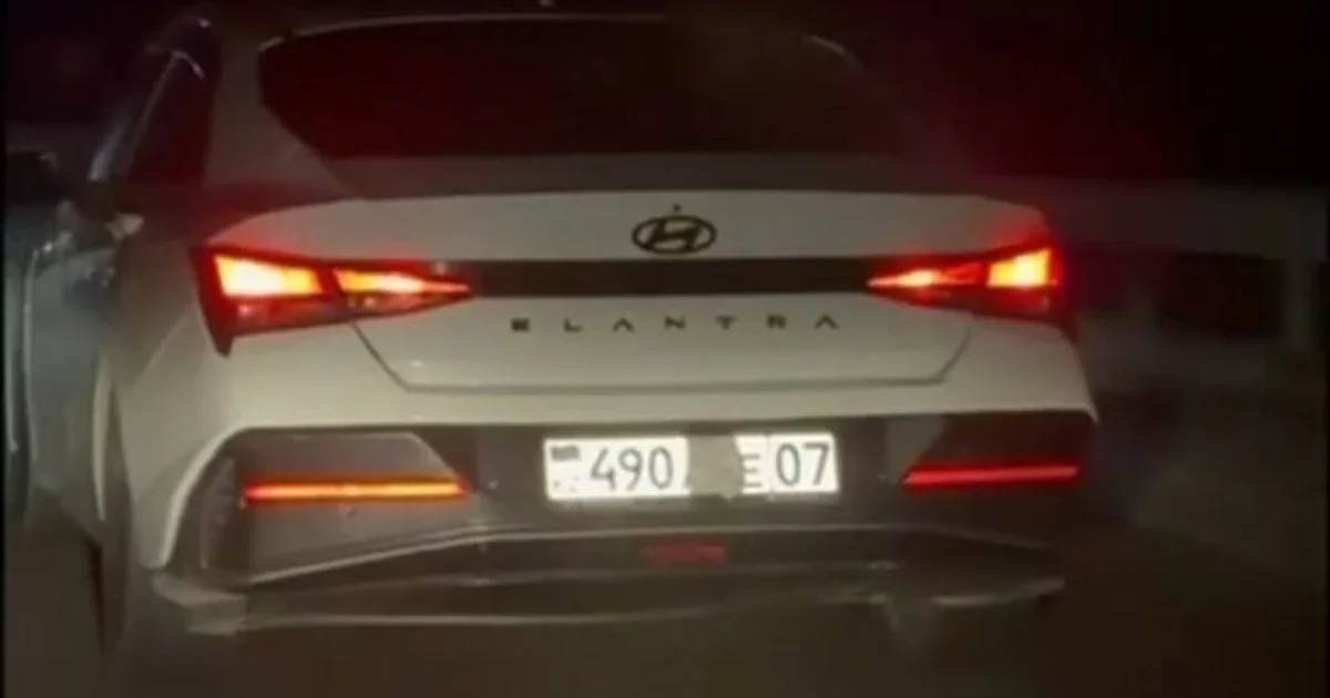 Жамбылда көлігінің нөмірін қағазбен жауып қойған жүргізуші ұсталды