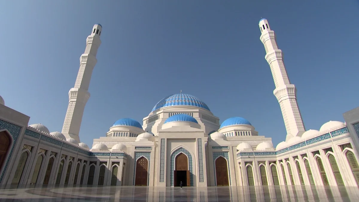 Верховный муфтий Наурызбай қажы Тағанұлы поздравил казахстанцев с праздником Ораза айт