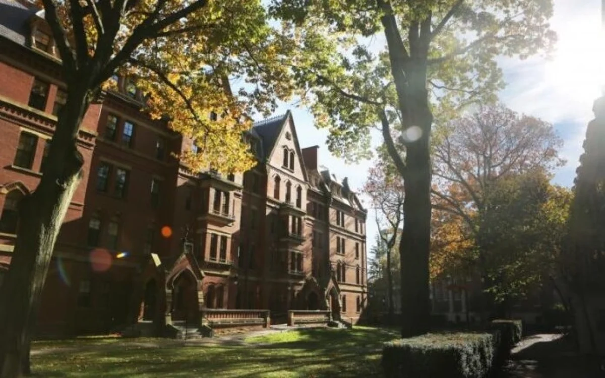 Ақ үй Гарвард университетін сотқа берді