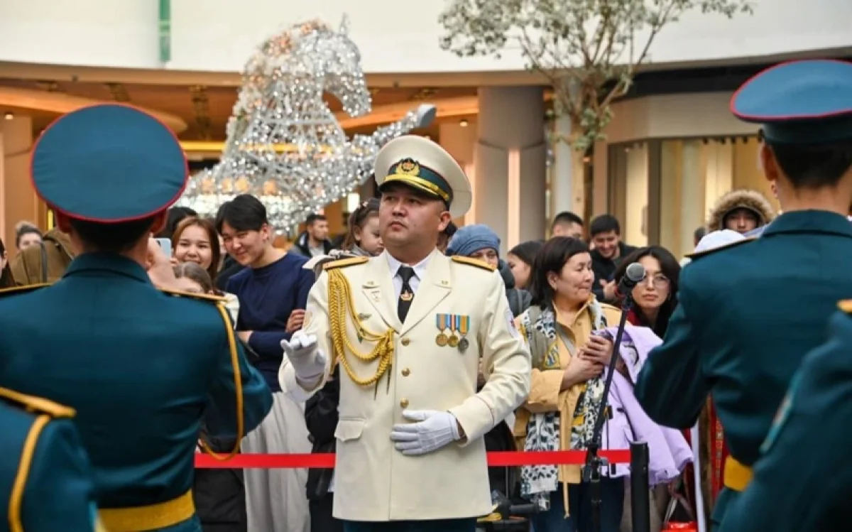 Орталық әскери оркестрдің музыканттары қазақстандықтарды Наурыз мерекесімен құттықтады