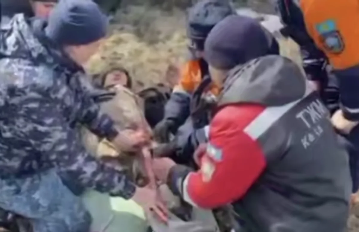 Питался снегом: абайский пастух пять дней пролежал в степи со сломанной ногой