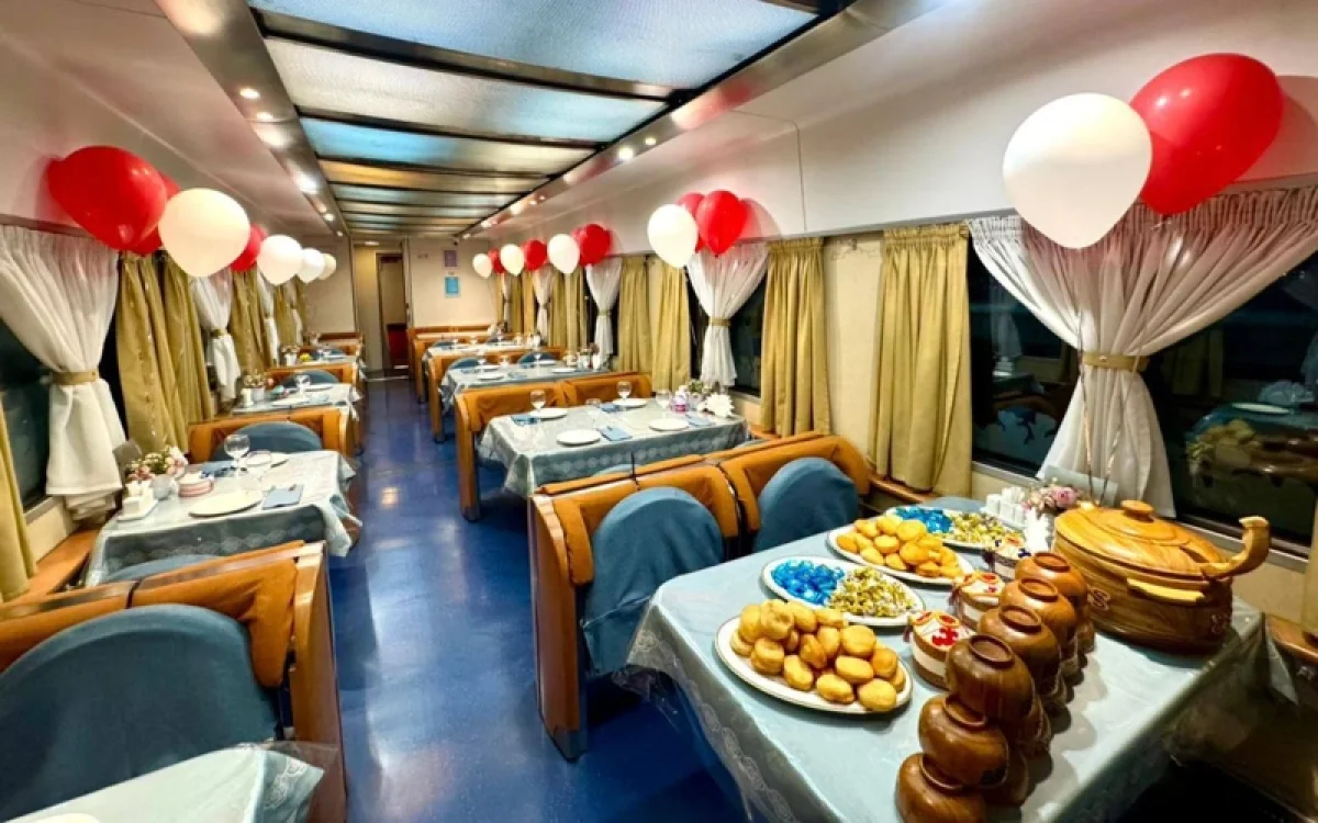 Ұлттық нақышта безендірілген пойыздар жолға шықты