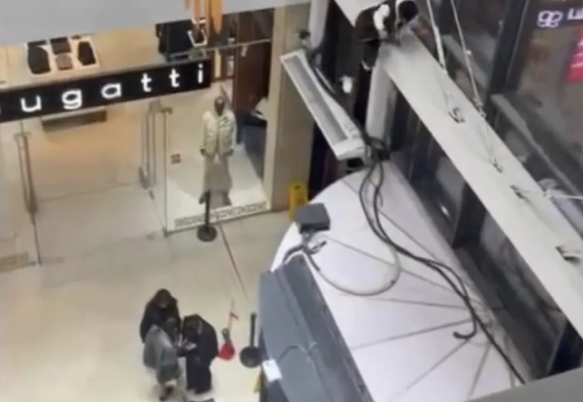 Подросток упал с высоты в ТРЦ Атырау