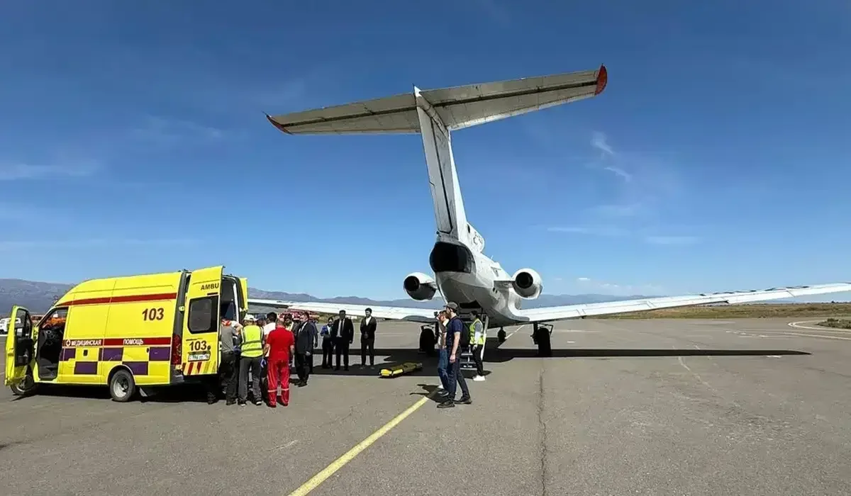 Егіздер тікұшақпен жеткізілді