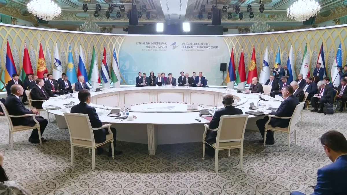 «2030 жылға қарай ЖИ-дің әлемдік экономикаға қосатын үлесі астрономиялық 22 триллион доллардан асып түседі» - форум