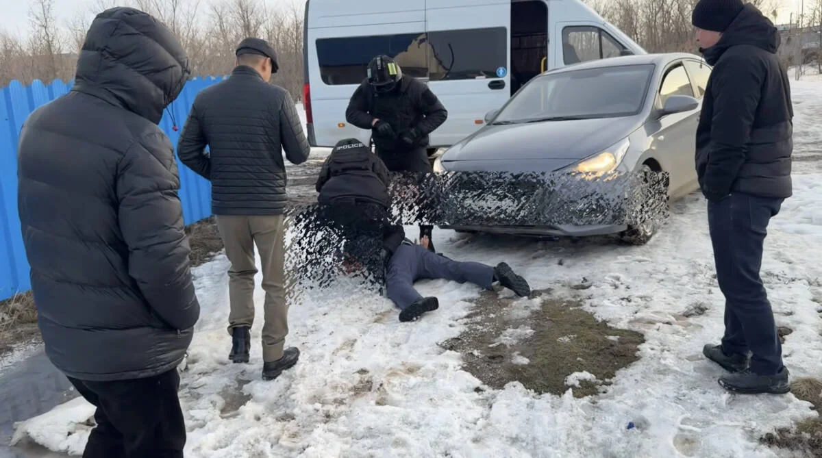 В Уральске задержали банду вымогателей: похищали деньги и дорогие смартфоны (ВИДЕО)