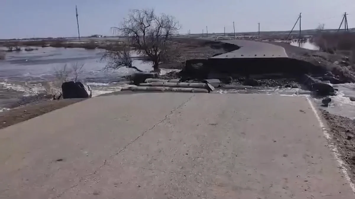 В Павлодарской области вскрыли дорожное полотно из-за риска подтопления