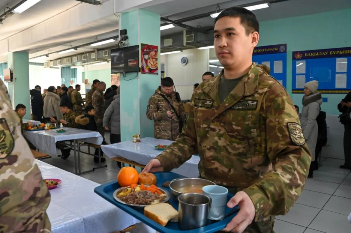 В армии Казахстана внедряют «шведский стол» и блюда национальной кухни
