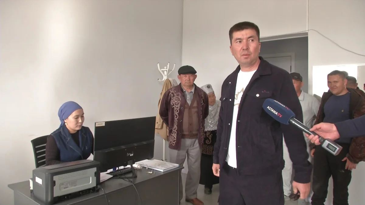 Жамбыл облысы Меркі ауданы әкімшілігінің қызметкерлері далада қалмақ