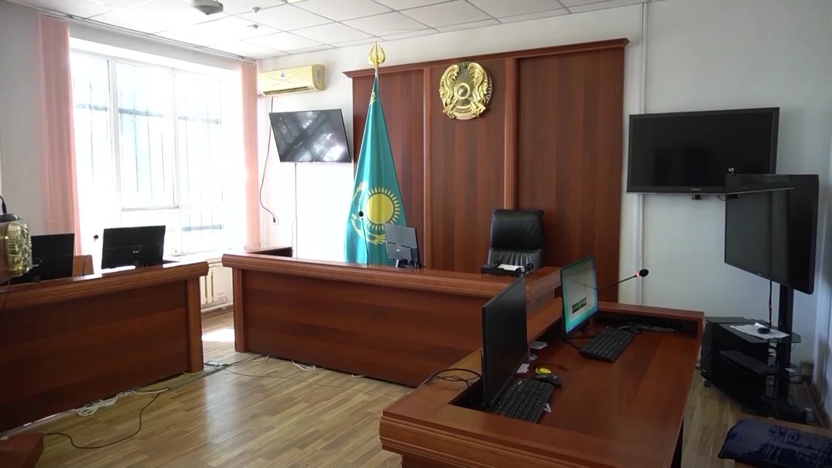 Таразда оқушы қыз әкесін сотқа берді