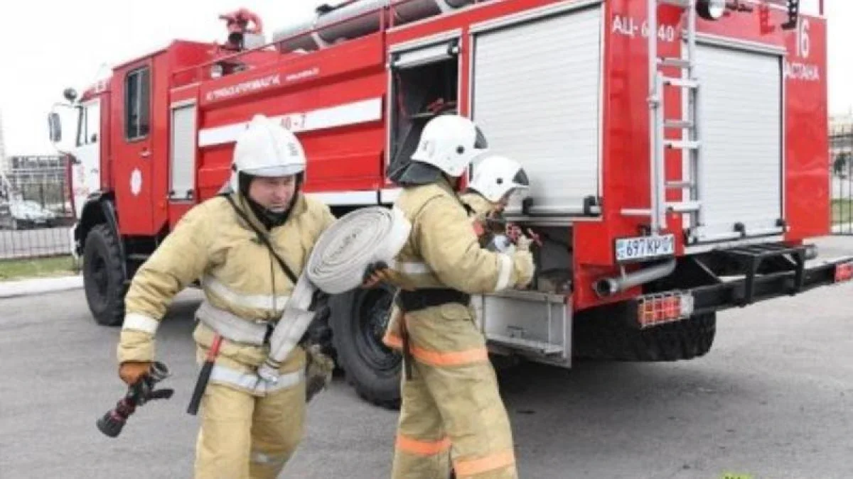 Көпқабатты үй өртенді: 12 адам құтқарылды