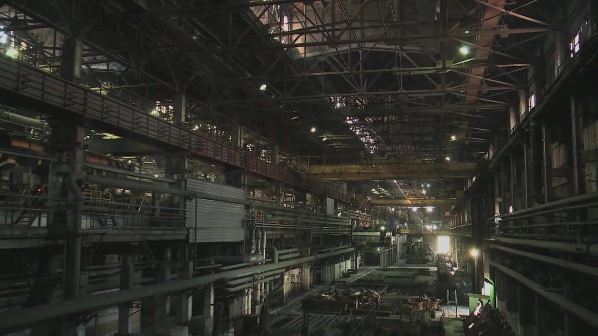 Крановщица сорвалась с 15-метровой высоты на предприятии в Павлодаре