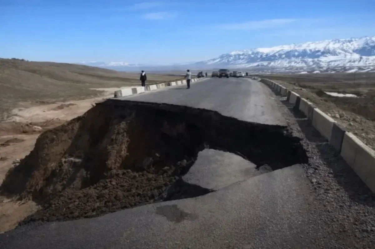 Алматы облысында жолдың бір бөлігі опырылып түсті