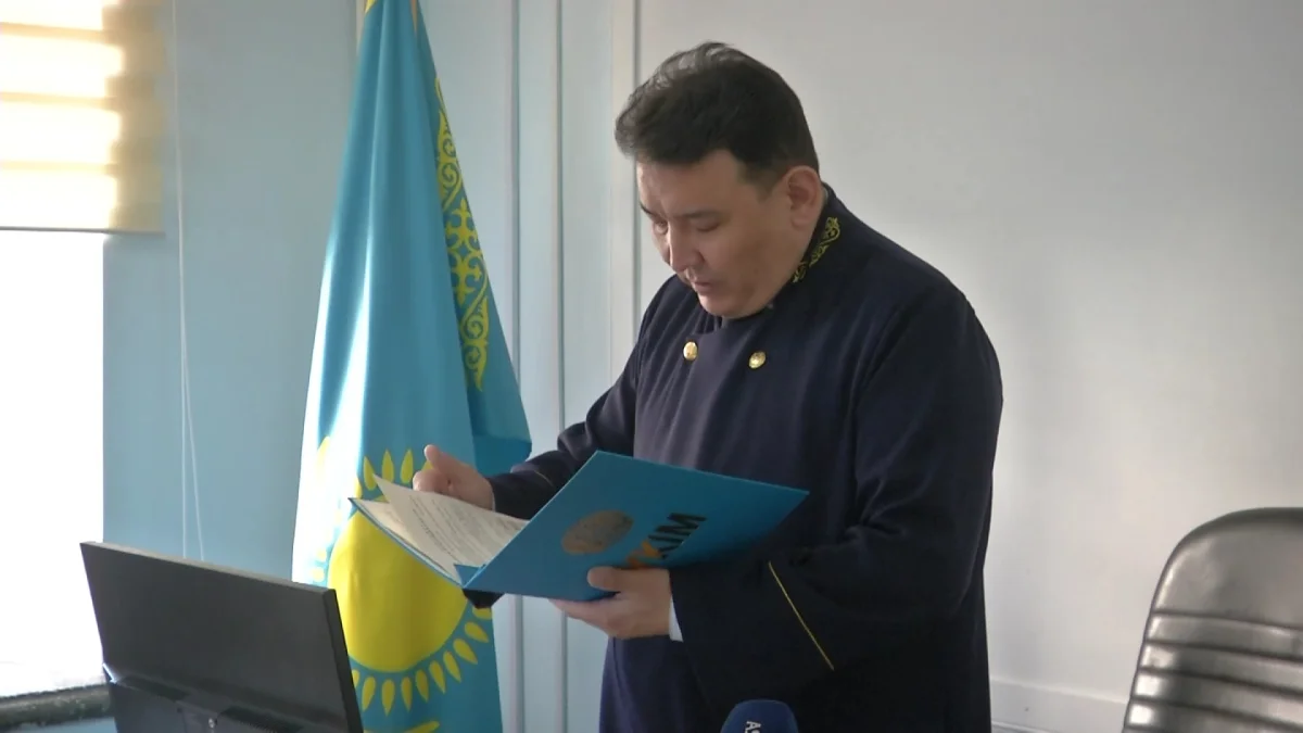 Қарағандыда 75 жастағы қарияның үйіне баса көктеп кіріп, тонап, мазақ еткен 8 жасөспірім сотталды