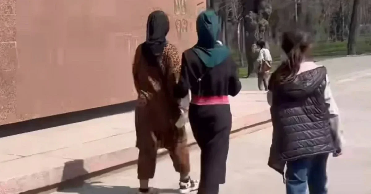 Алматыда тәртіп бұзғаны үшін ұсталған жасөспірімдер ел аумағынан шығарылды