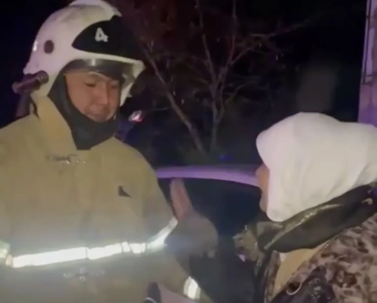 Загорелась кровать: из пятиэтажки в алматинском селе  срочно эвакуировали жильцов