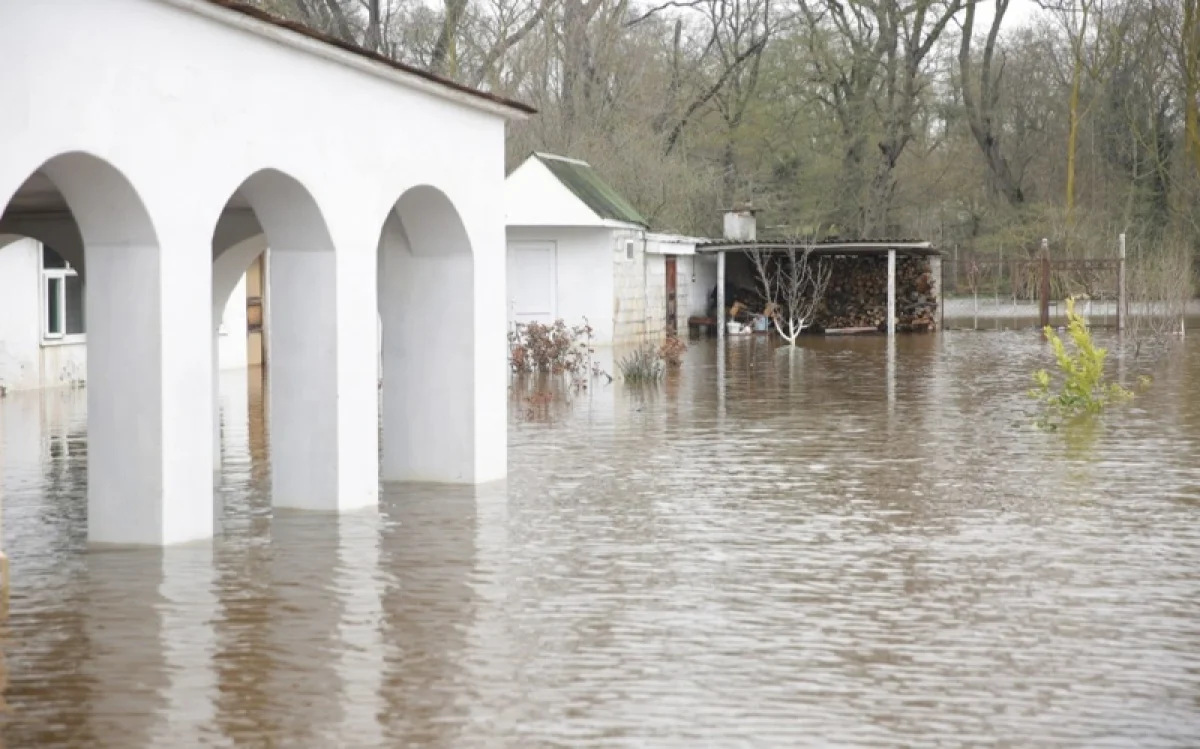 Әзербайжанда нөсер салдарынан болған су тасқыны Набрань туристік аймағын қиратты