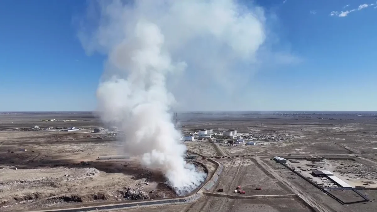 Атырауда қоқыс полигоны өртеніп жатыр