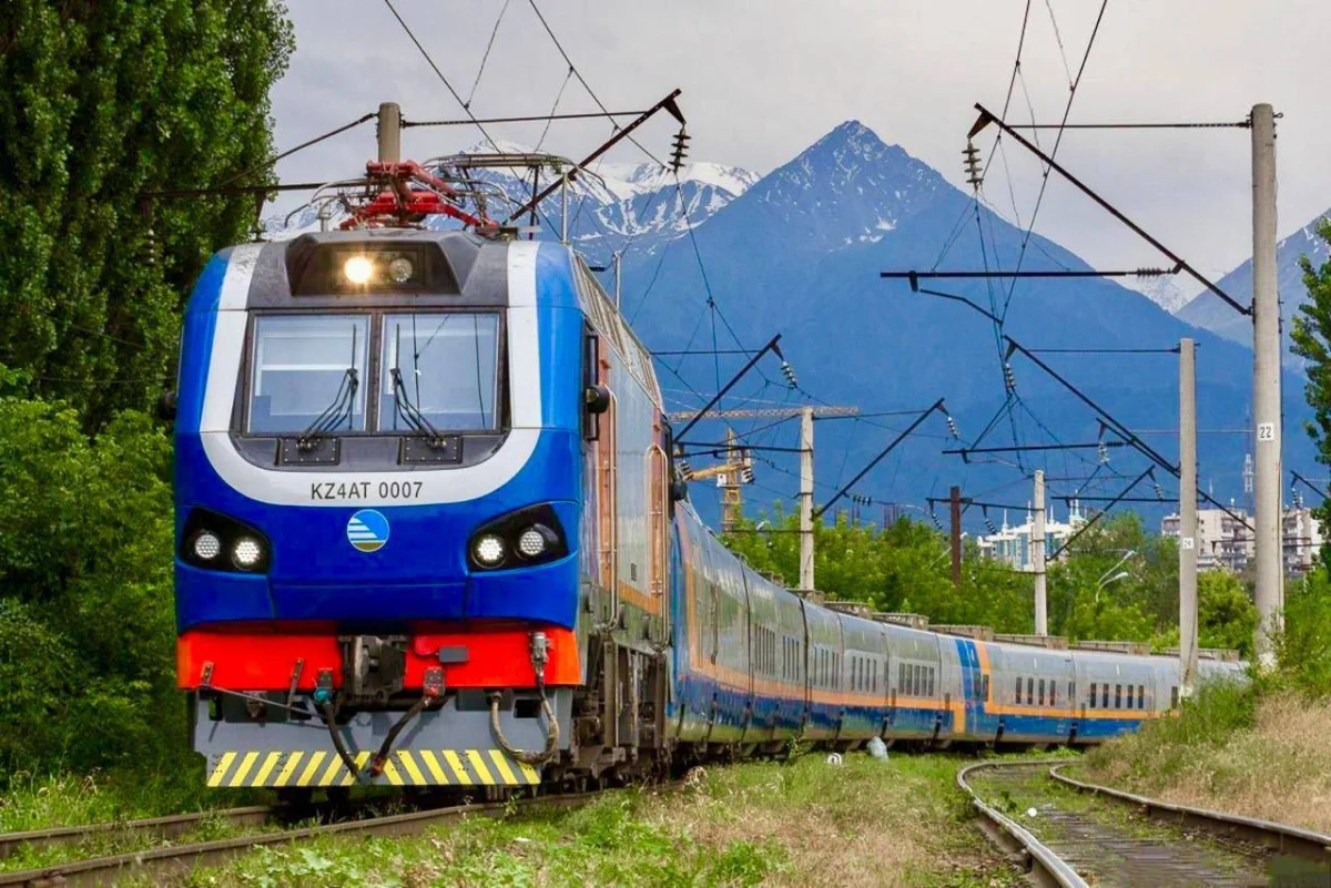 «Таза Қазақстан»: железнодорожники высадят 100 тысяч деревьев