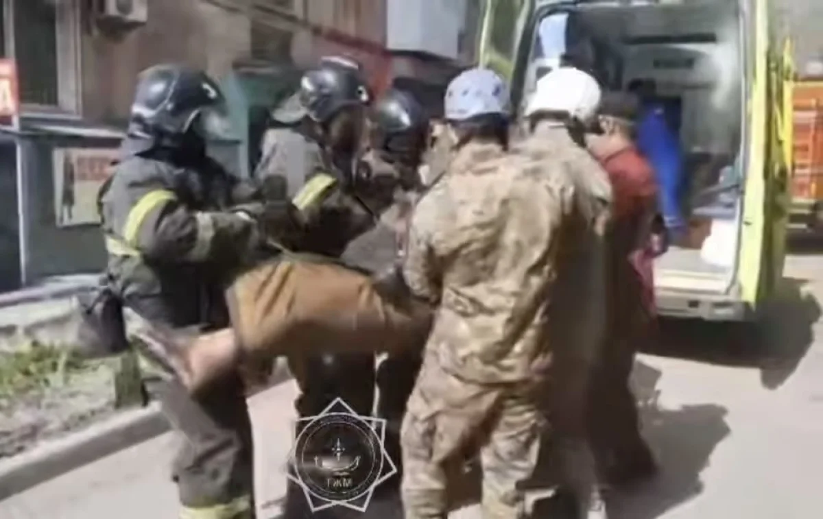 90-летнего мужчину вынесли из огня в Усть-Каменогорске