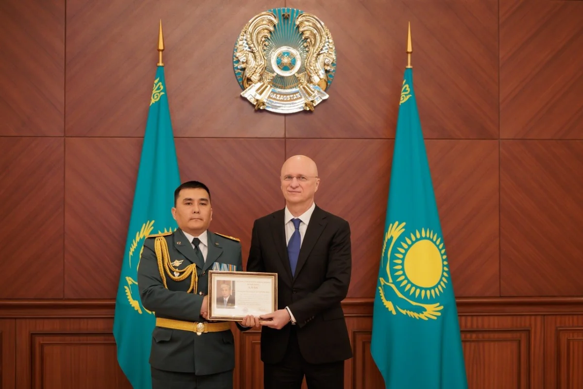 Спасателей наградили за эвакуацию казахстанцев с Ближнего Востока