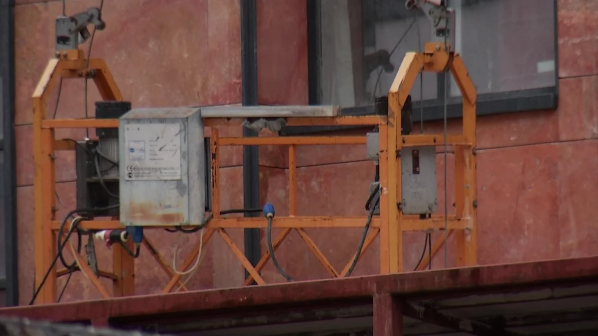 Алматыда құрылыс алаңындағы кран қайда кетті?